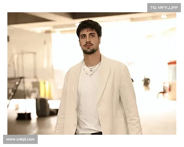 阿夫迪亚生涯年表现耀眼,持球与无球配合打穿勇士防线 阿夫迪亚生涯年表现耀眼,持球与无球配合打穿勇士防线